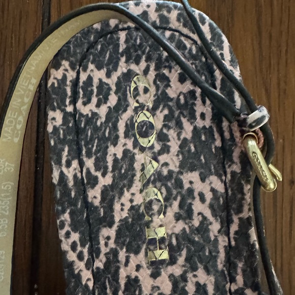 Stylish Coach women’s flat sandals in reptile pink and black. - Picture 2 of 4